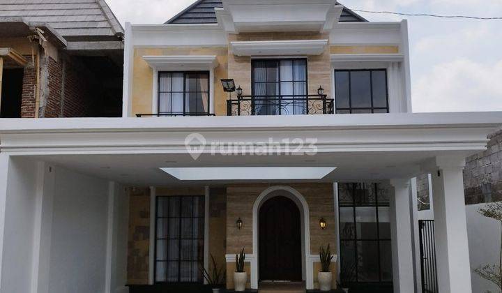 Dijual Rumah Mewah Pakai Kolam Renang Pribadi di Sleman Jogja 1