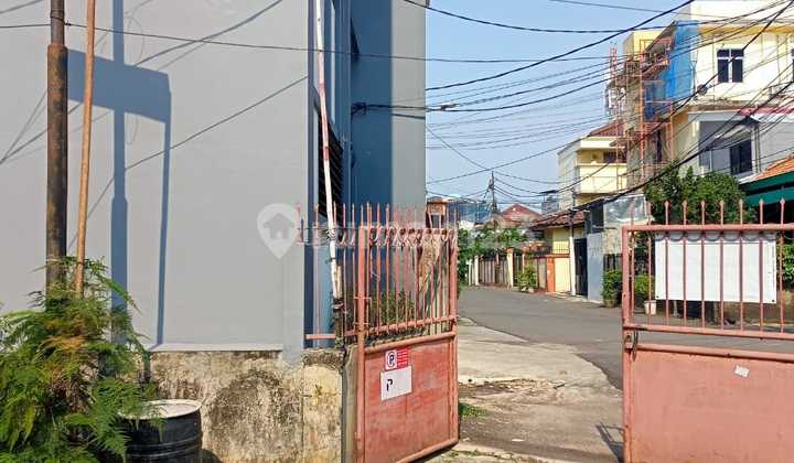 Dijual Rumah tua di hitung tanah cocok untuk di bangun rumah kostan lokasi Strategis Di Karet Kuningan Jakarta Selatan