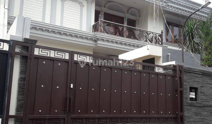 Rumah Mewah Megah Murah di Kemang Jakarta Selatan Kolam Renang 1