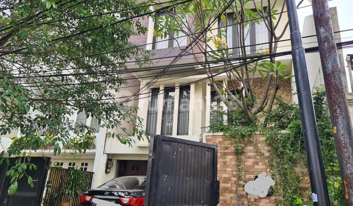 Dijual Rumah Mewah di Tembet Utara Jakarta Selatan Lokasi Dekat Pusat Bisnis Kuningan Jakarta Selatan