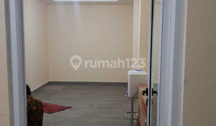 Lokasi Pinggir Jalan, Rumah di Pluit, Bisa Untuk Kantor atau Tempat Usaha 2