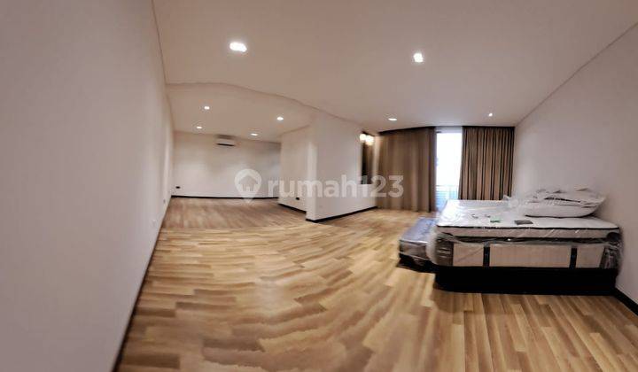 Rumah 3 Lantai, Kondisi Furnished Dan Baru di The Chopin Pik  2