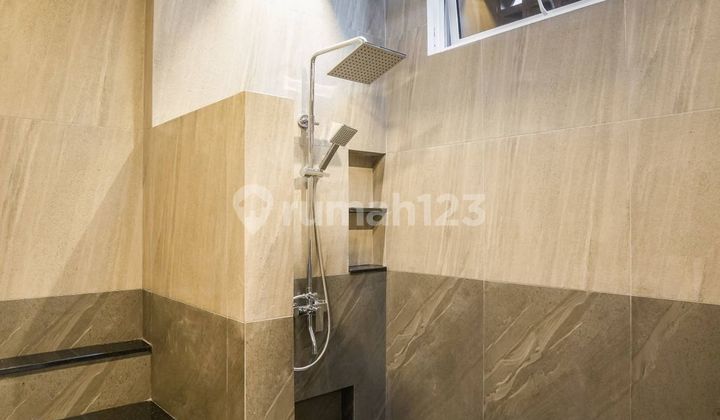 SHM 2-Story House Grisea Spring, Lake View 2