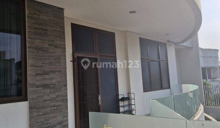 Rumah Semi Furnished Luas Bangunan 1100 di Jatinegara 1