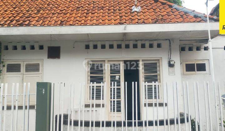 Dijual Rumah Pusat Kota di Jalan Gondosuli Genteng Surabaya 1