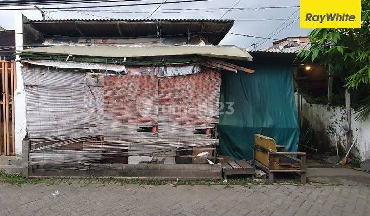 Dijual Rumah Lama Hitung Tanah SHM di Petemon Sidomulyo Surabaya 1