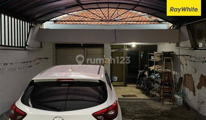 Dijual Rumah SHM Area Komersial di Jl Kalibutuh Surabaya 1