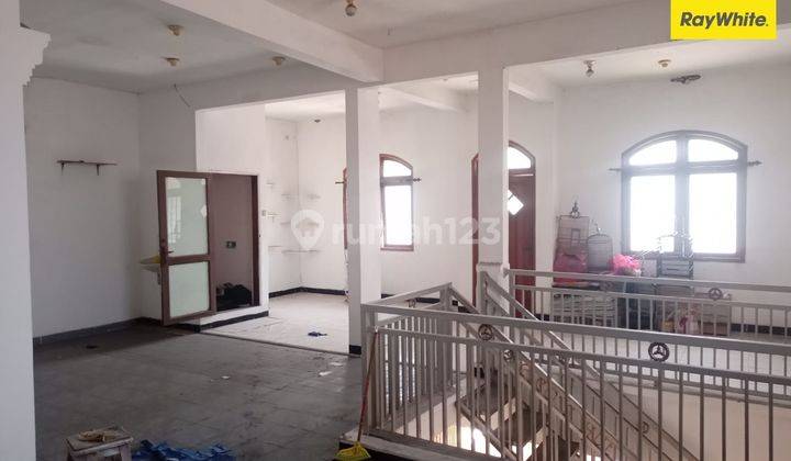 Disewakan Rumah 3 lantai di Nol Jalan Raya Nginden Surabaya 2