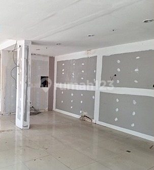Disewakan Rumah Usaha di Jalan Kartini Pusat Kota Surabaya 2