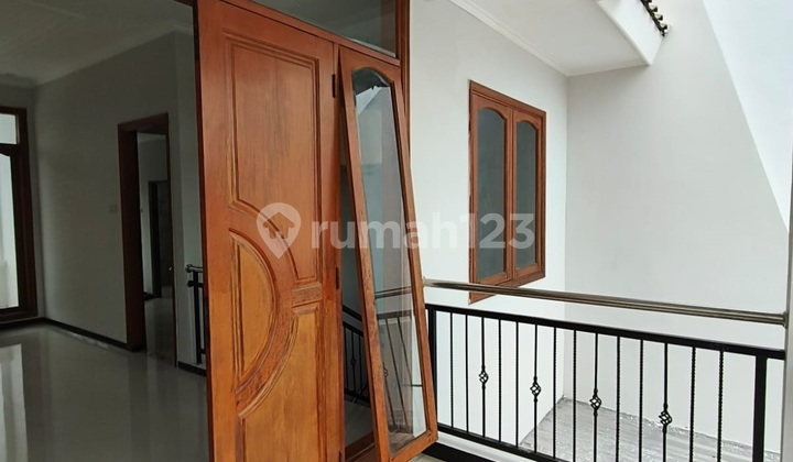 Disewakan Rumah 2 lantai di Dukuh Kupang Timur Surabaya 2