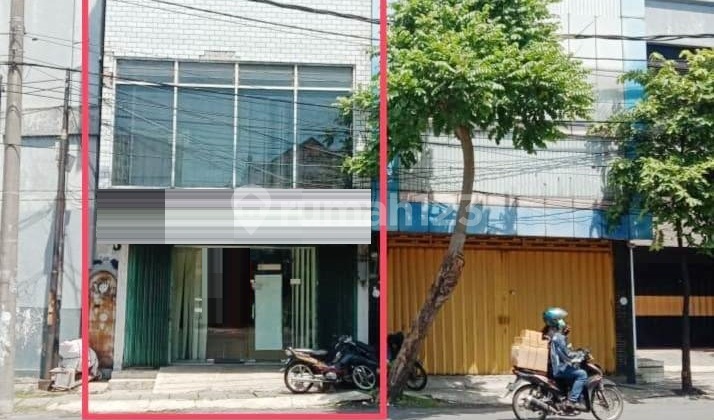 4-Story Shop House for Sale on Jalan Raya Pahlawan, Central Surabaya 2