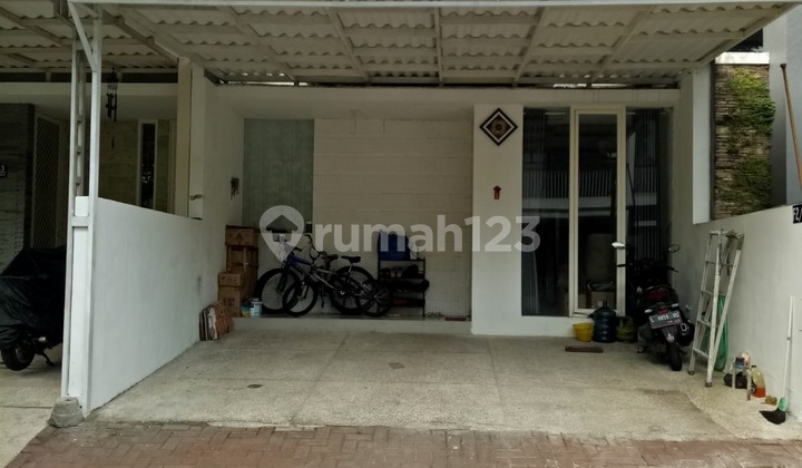 Dijual Rumah 2,5 lantai di Alam Hijau Surabaya Barat