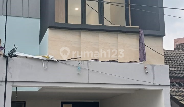 Dijual Rumah 2 lantai di Rungkut Mapan Barat Surabaya 1