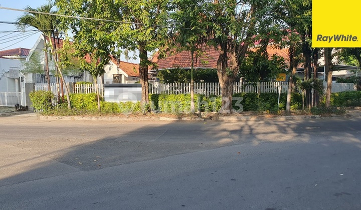 Dijual Rumah Strategis di Jl Wr Supratman Surabaya Pusat 1