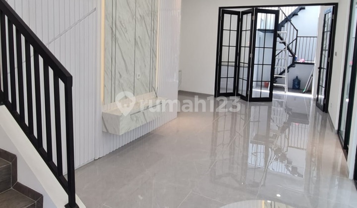 Dijual Rumah 2 lantai di Darmo Permai Timur Surabaya Dijual Rumah 2 lantai di Darmo Permai Timur Surabaya