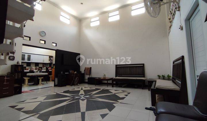 Rumah Dengan Nuansa Villa di Depok 2