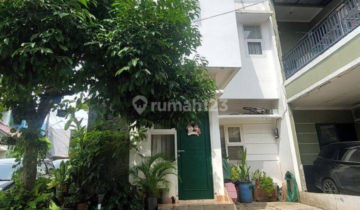 Rumah dua lantai di dalam cluster di cirendeu 1