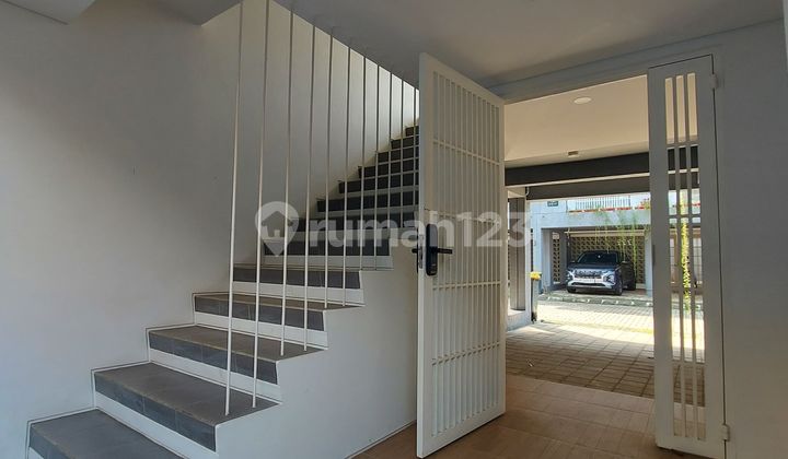 Rumah Baru 3 Lantai Berdesign Jepang di Ujungnya Jakarta Selatan