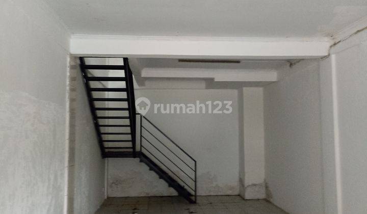 Ruko Hoky, Lokasi Strategis 16