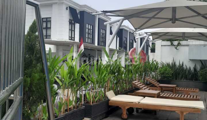 Rumah Dalam Komplek One Gate, Ada Pool, Dekat Pintu Tol & Dekat MRT 2