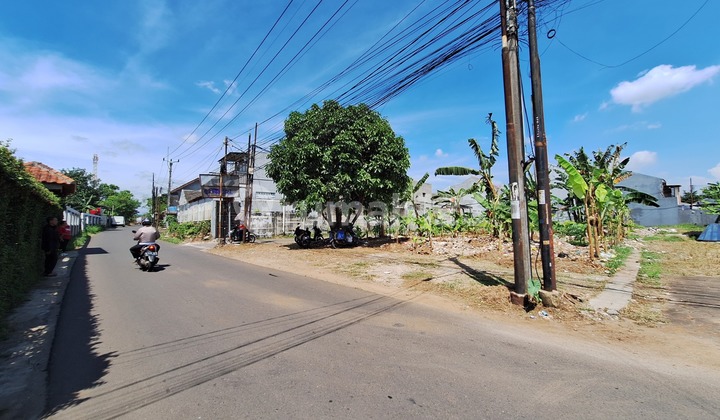 Land with Compact Texture, 6 Plots with Split SHM Certificates, Corner Lot by the Road, Sawangan. Land with Compact Texture, 6 Plots with Split SHM Certificates, Corner Lot by the Road, Sawangan.