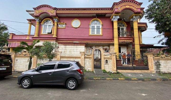 Rumah Mewah Gaya Klasik Dalam Komplek Villa Dago Rumah Mewah Gaya Klasik Dalam Komplek Villa Dago