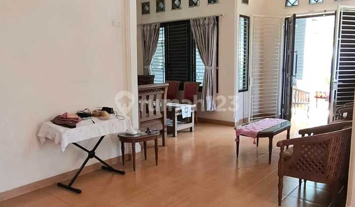 Rumah Megah, Halaman Luas dengan Perkebunan Alpukat Organik, Akses Pintu Tol Cimanggis 2