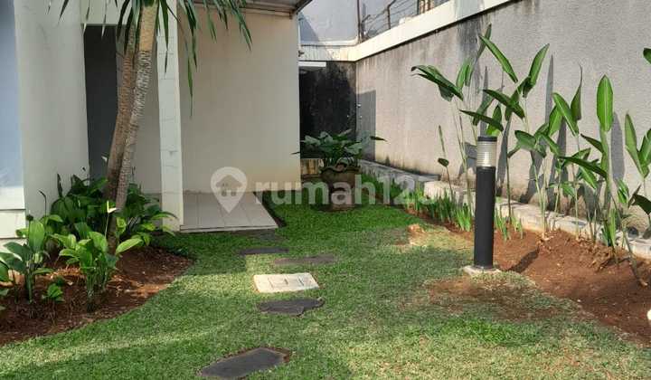 Rumah Teduh Halaman Luas di Depan, Belakang & Samping, Harga Termurah di Krukut, Depok