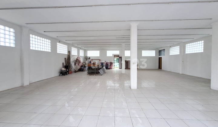 Gedung Baru, Lt.606m / Lb.175m Sbg Ruang Usaha Posisi Dipinggir Jalan Raya, Cibinong
