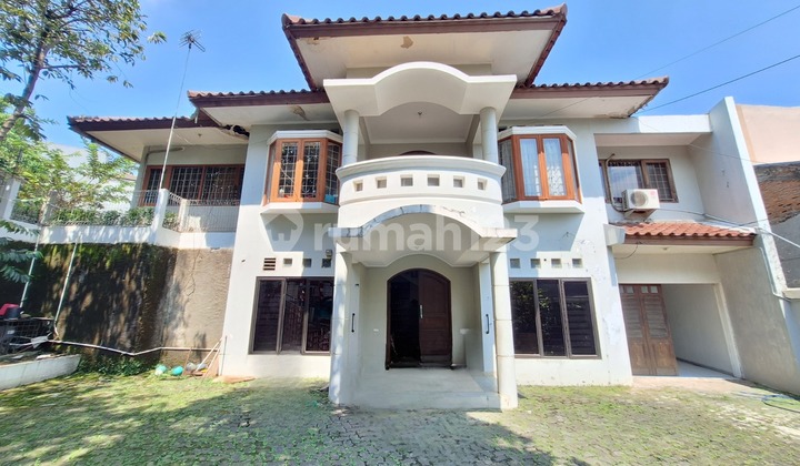 Unique Contoured House, Sturdy, Close to Bogor Highway Unique Contoured House, Sturdy, Close to Bogor Highway