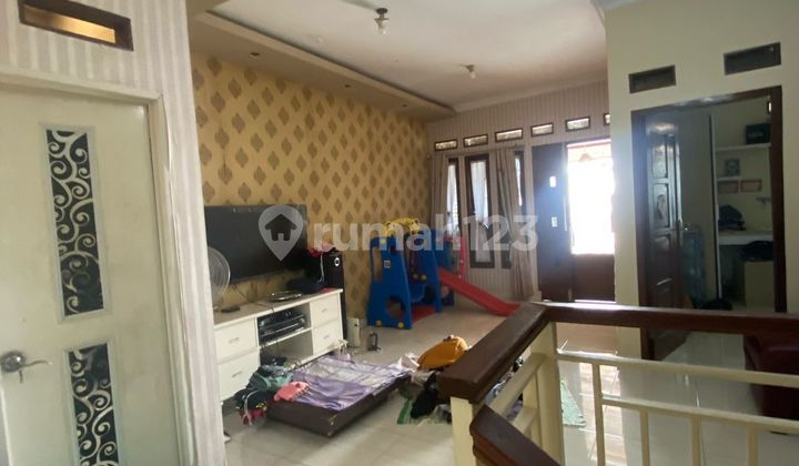 Residence with American-Style Design Near Sawangan Park