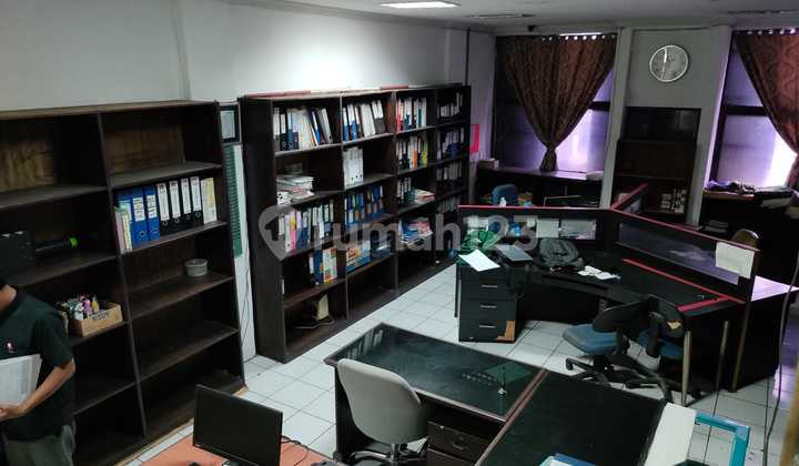 3-Story Ready-to-Occupy Shop House Near MRT Cipete 3-Story Ready-to-Occupy Shop House Near MRT Cipete