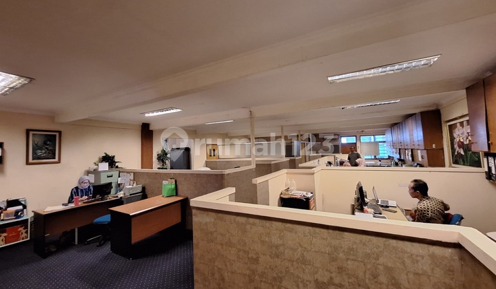 Kantor, Ngantong, Lokasi Dijalan Utama Lebak Bulus Raya, Jakarta Selatan