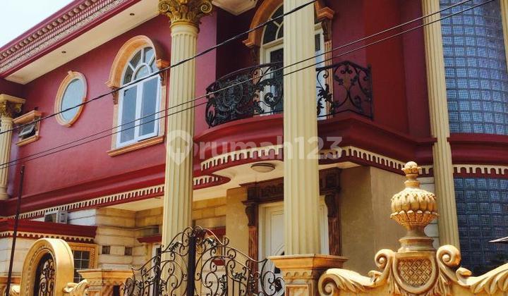 Rumah Mewah Gaya Klasik Dalam Komplek Villa Dago 2