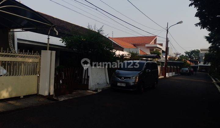 Rumah lama terawat dalam perumahan yang nyaman di tengah kota 2