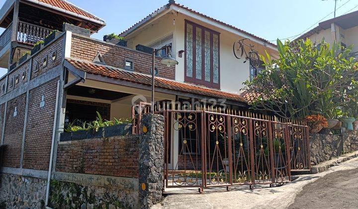 Rumah etnik, klasik, nyaman, cocok utk staycation keluarga besar 1