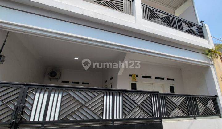 Rumah 2,5 Lt Bangunan Baru Semi Furnished Dkt Kiara Arta Park  1