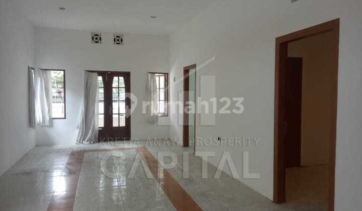 House on Riau Road can be used for an office or a culinary business location. 2