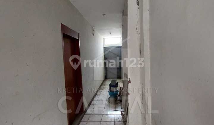 Ruko or House Suitable for Office on Jihampelas Street, Bandung 2