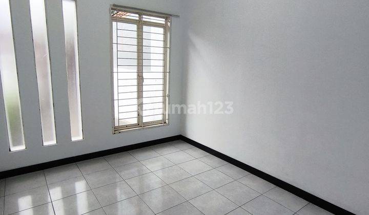 Dijual Rumah Tinggal  Renov Bagus Di Taman Kopo Indah 2