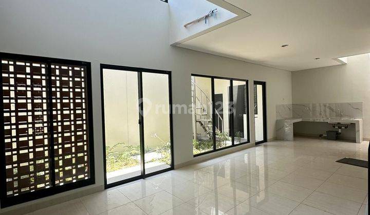 Disewakan Rumah Minimalis Modern Emily Summarecon 1