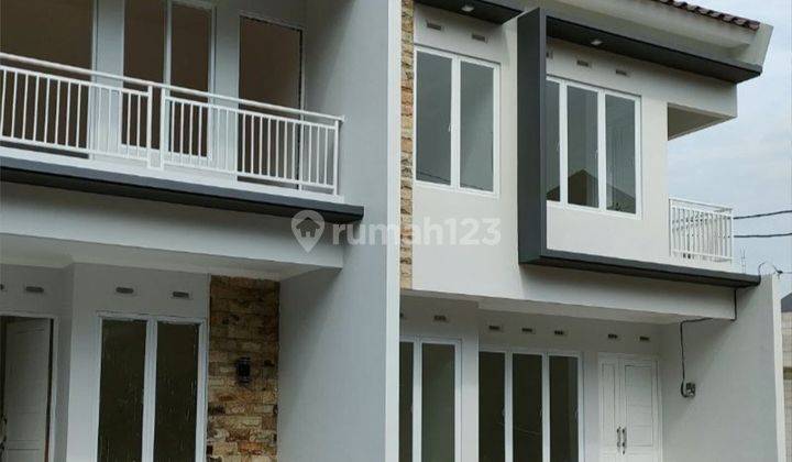 Rumah 2 lantai di jalan merdeka Depok 2 
 1