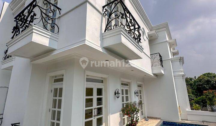 Rumah America Classic 2 Lantai Semi Furnished di Ampera 1