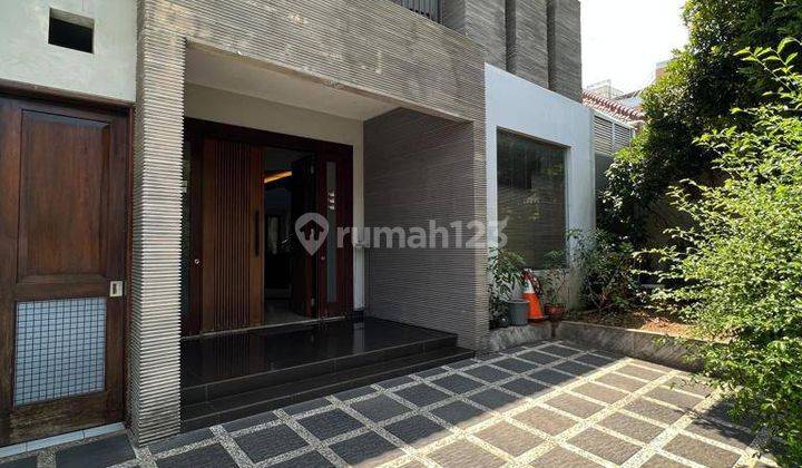 Rumah 2 Lantai Bagus Semi Furnished di Pondok Indah, Jakarta Selatan 1