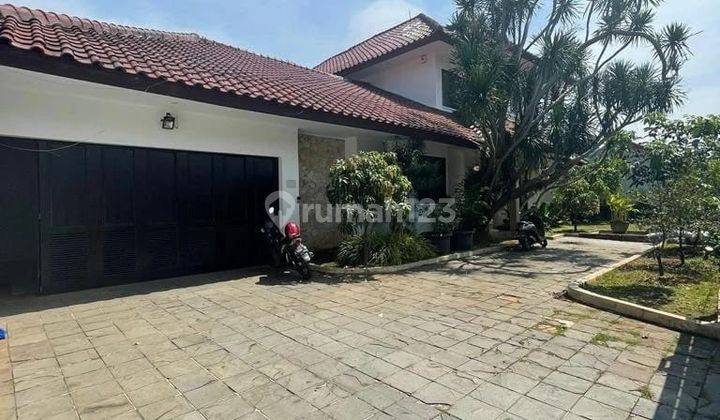 Rumah 2 Lantai Bagus Semi Furnished di Kemang, Jakarta Selatan 1