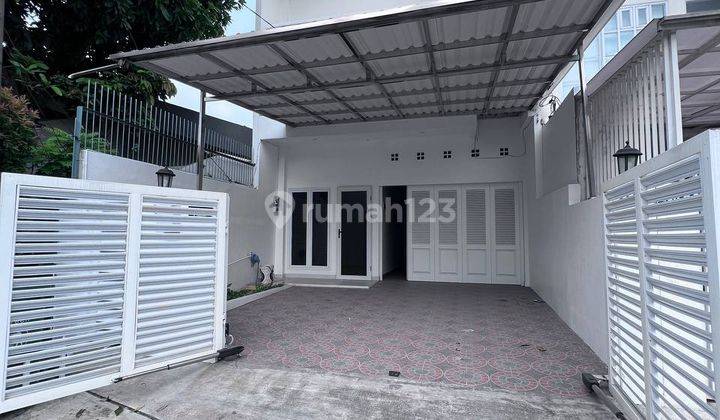 Rumah 2 Lantai Bagus Semi Furnished di Cinere, Jakarta Selatan 1