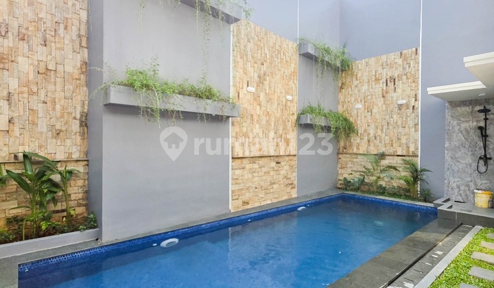 Rumah Mewah Dua Lantai Brand New