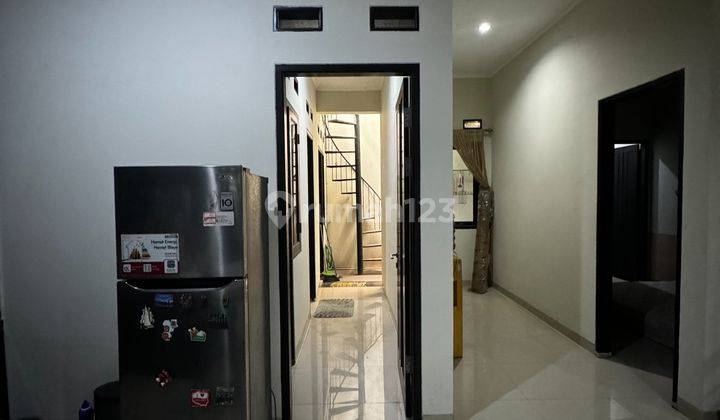 Dijual Rumah Modern Tropis 2 Lantai di Bangka Kemang, Jakarta Selatan. Hunian Siap Huni, Dengan 4 Kamar Tidur Dan 3 Kamar Mandi. Lokasi Strategis Dengan Akses Mudah. 2