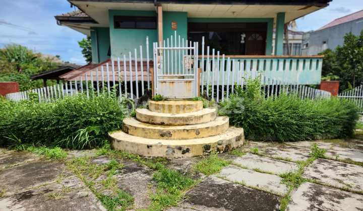 tampak depan dijual rumah murah dan luas