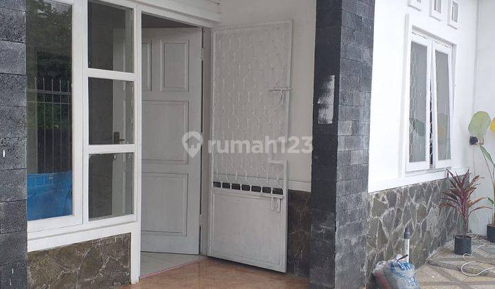 Rumah Strategis Semi Furnish di Seturan  4